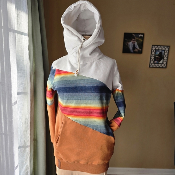 AMPERSAND AVE Tops - Ampersand Avenue "All Eyes On Hue" Women's Hoodie - Size Small Multi- Colored